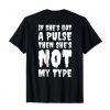 If she's got a pulse then she's not my type back print T-shirt